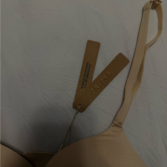 SKIMS Push-up Nipple Bra - Picture 2 of 3